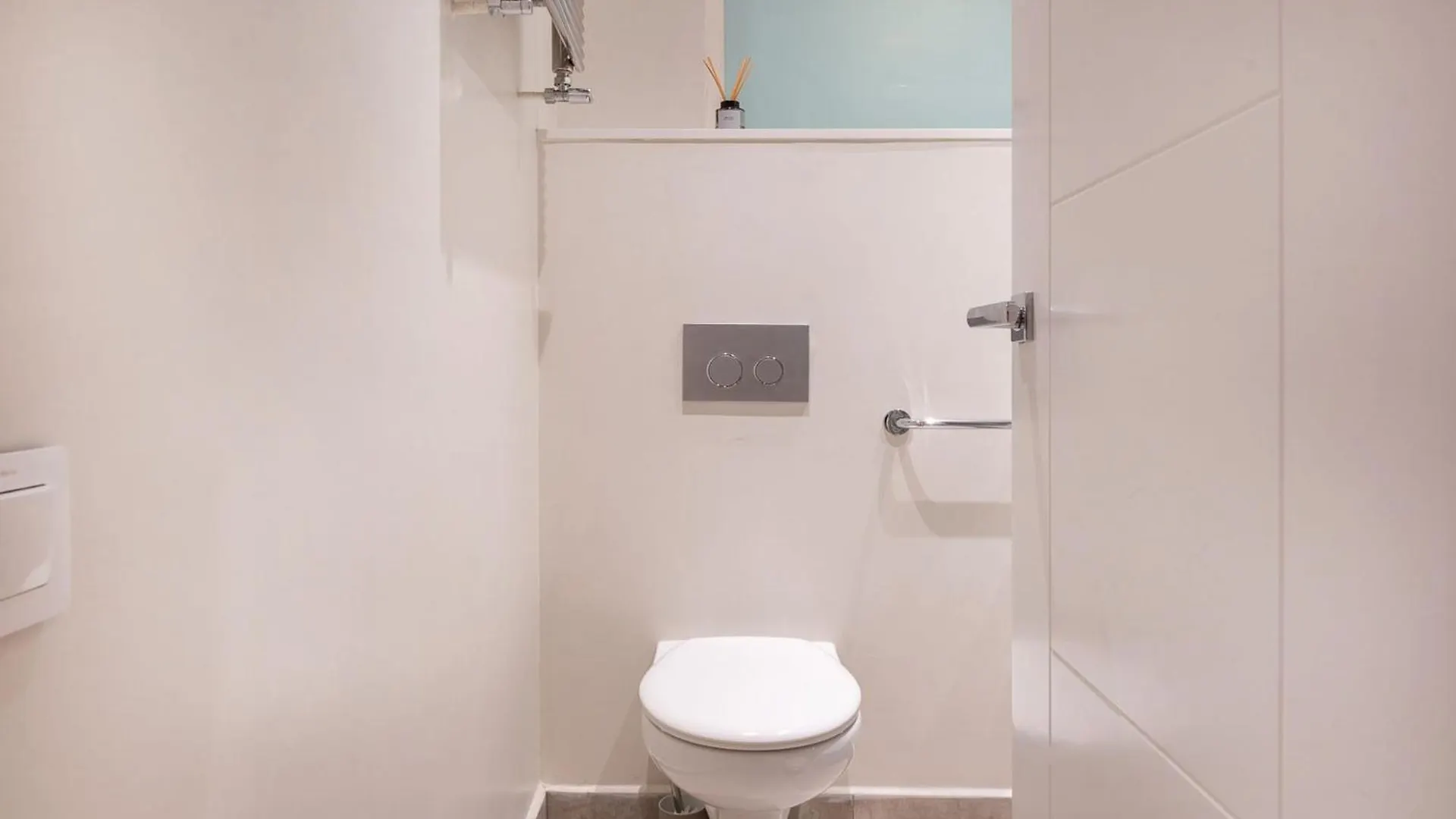 Warmth And Comfort In The Sought-After Eixample Barcelona Lägenhet