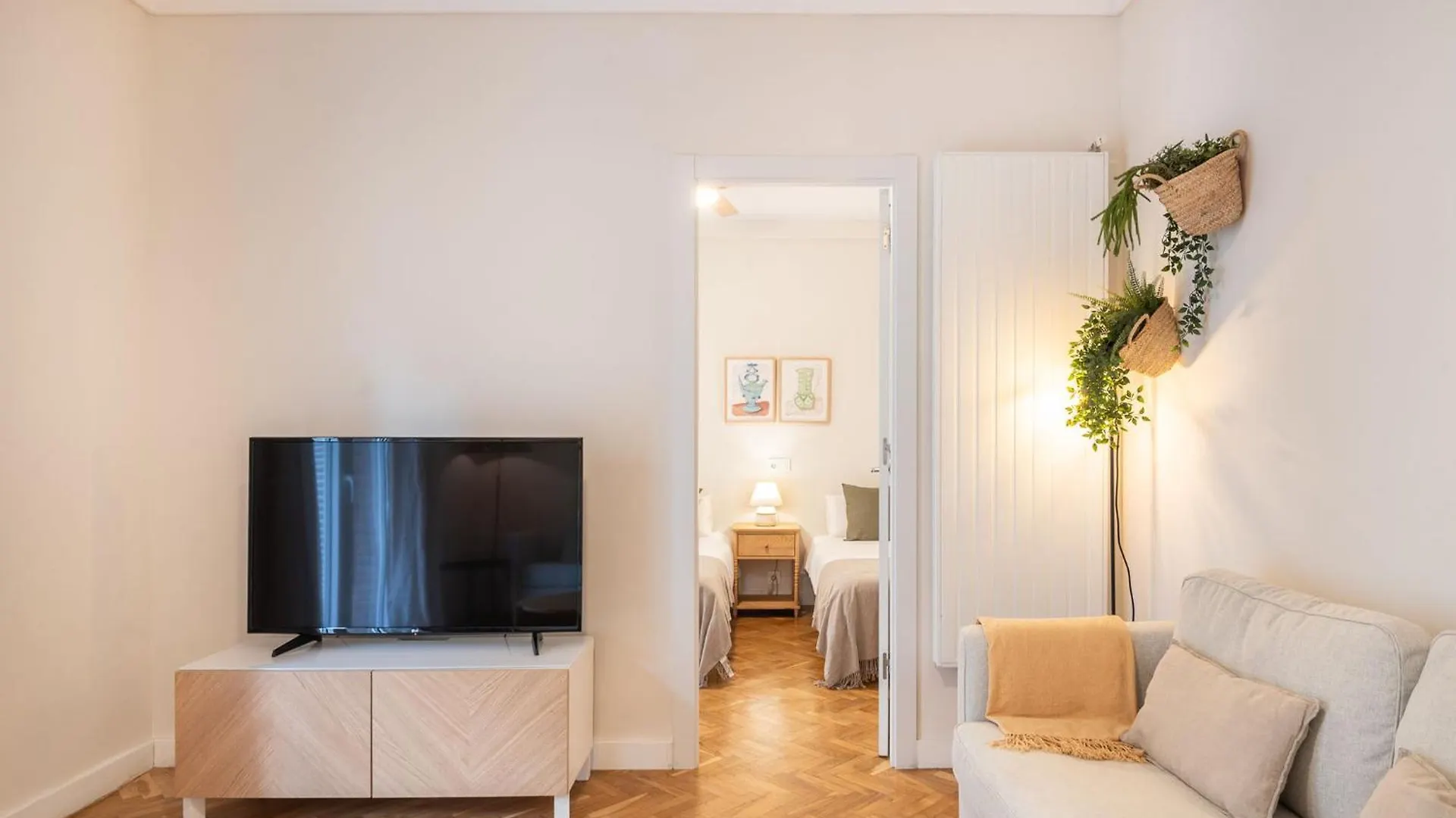 Warmth And Comfort In The Sought-After Eixample Barcelona Spanien