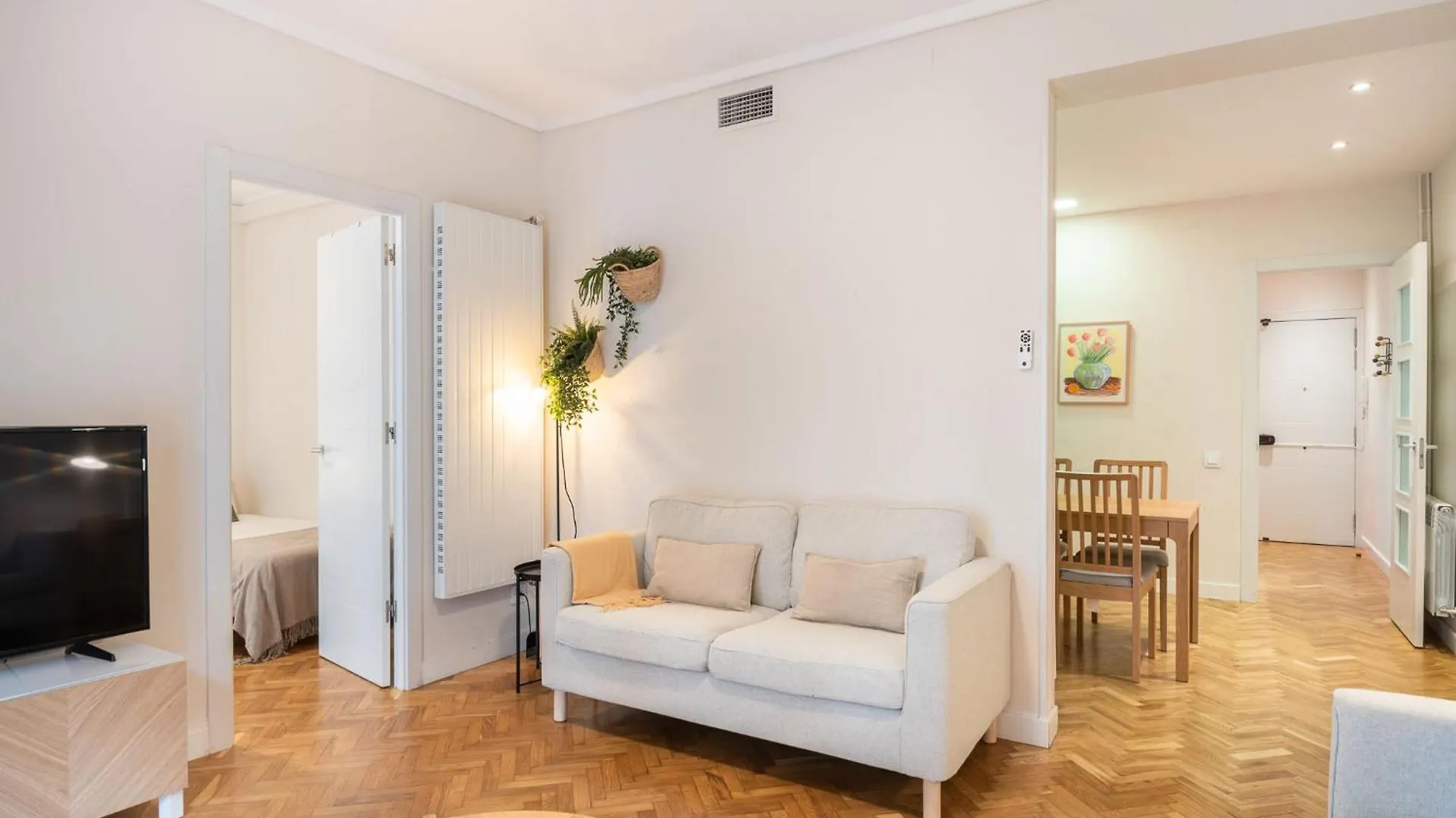 Lägenhet Warmth And Comfort In The Sought-After Eixample Barcelona