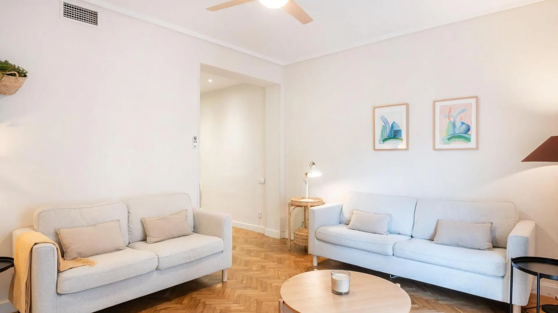 Warmth And Comfort In The Sought-After Eixample Barcelona Spanien