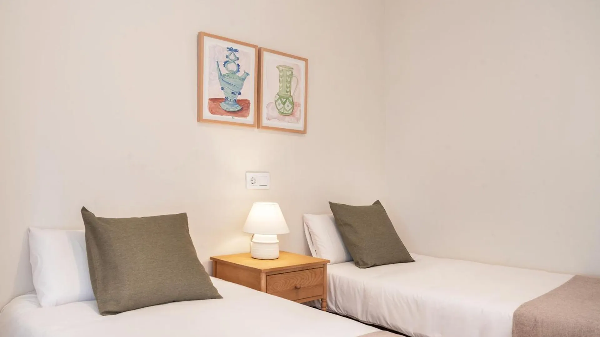 Warmth And Comfort In The Sought-After Eixample Barcelona Lägenhet