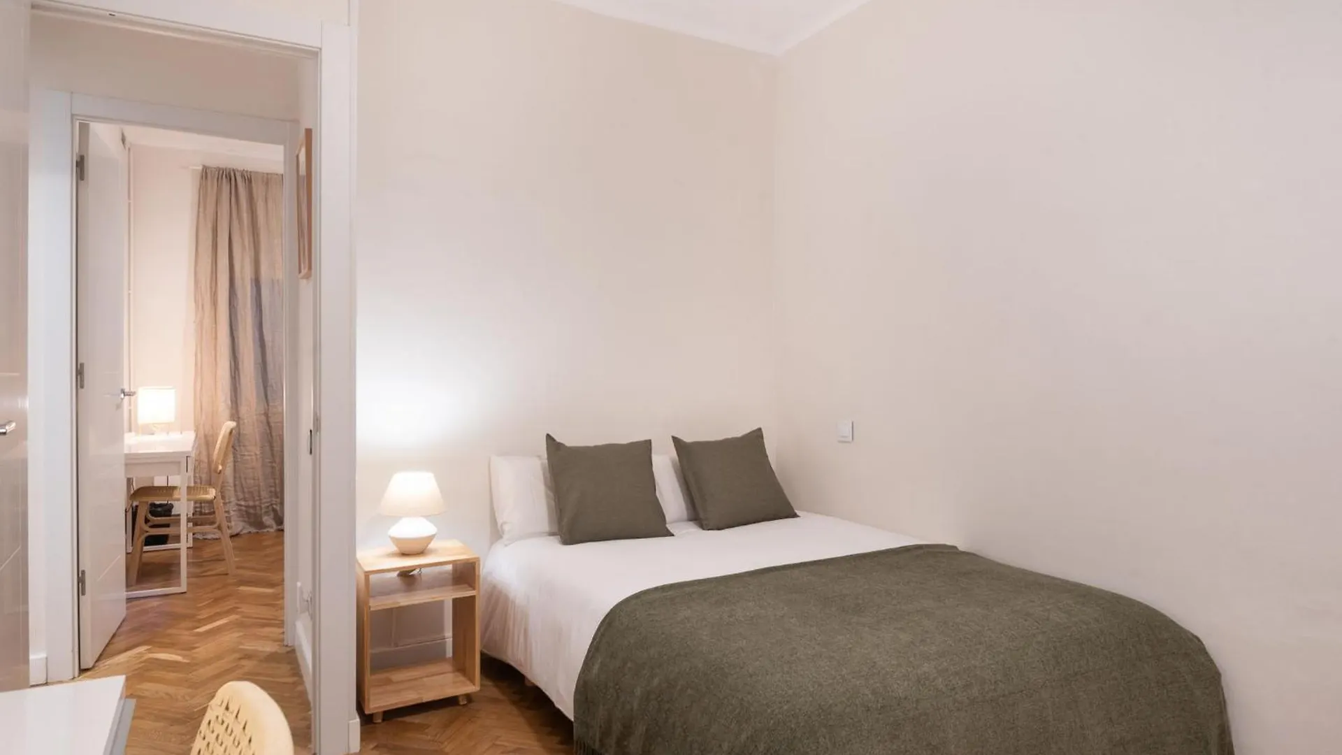 Lägenhet Warmth And Comfort In The Sought-After Eixample Barcelona Spanien
